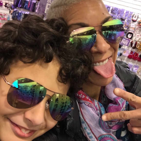 Meet your Posher, Lisa - Picture 2 of 4